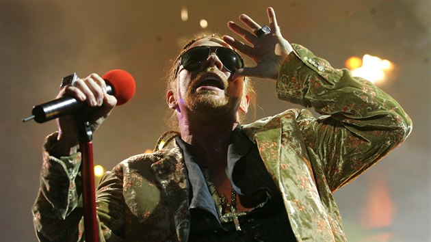Axl Rose na koncertu Guns N’ Roses (O2 arena, Praha, 13. června 2006)