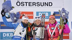 Nejlepí trio po sprintu v Östersundu. Zleva: Mäkäräinenová, Dorinová-Habertová...
