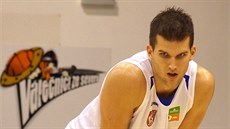 Dínský basketbalista Luká Palyza.