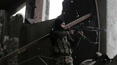 Syrská armáda vytlauje povstalce z východního Aleppa (5. prosince 2016)