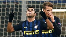 PODKOVÁNÍ. Éder z Interu Milán pohledem do nebe slaví branku v zápase proti...