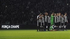 FORÇA CHAPE! Na vech stadionech uctili ped zápasy Ligy mistr památku...