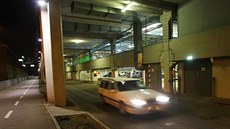 Aby auta p�i nejv�t�ích náporech nakupujících snáze odjela z City Parku,...