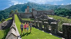 Bellinzona, populární vycházka po hradbách Castelgrande