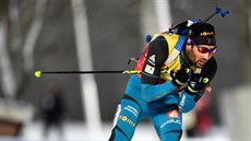 Martin Fourcade na trati sprintu Svtového poháru v Östersundu.