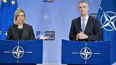 �éfka unijní diplomacie Federica Mogheriniová a generání tajemník NATO Jens...