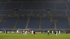 Fotbalový zápas Inter Milán - Sparta se hrál ped takka prázdným stadionem San...