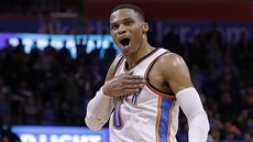 Russell Westbrook z Oklahoma City se raduje z povedené akce.