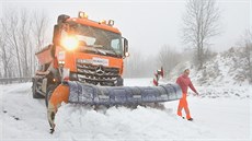 Na silnice v Libereckém kraji vyjela veškerá technika krajských silničářů.