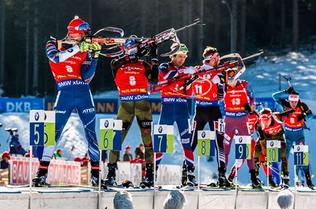 STELBA. V poped Michal Krm, za nm Erik Lesser, legenda Ole Einar...