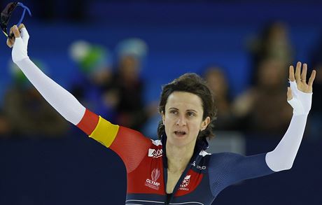 TE KRÁLOVNOU JSEM JÁ! Martina Sáblíková slaví triumf na ptikilometrové trati...