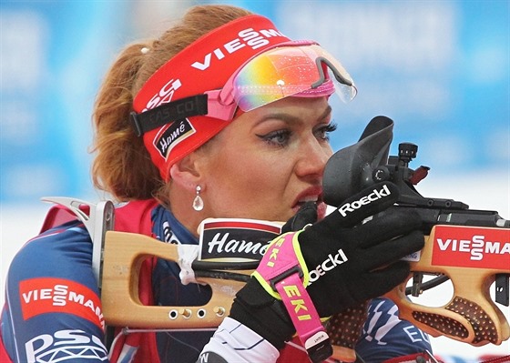 Gabriela Koukalová na stelnici v závod Svtového poháru v Novém Mst.