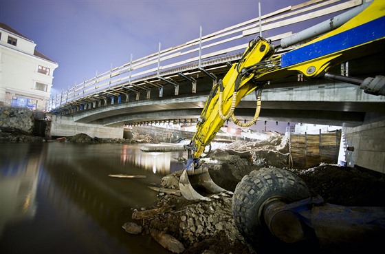Stavba Podklášterského mostu se těsně před Vánoci zastaví. Dílo bude dokončené...