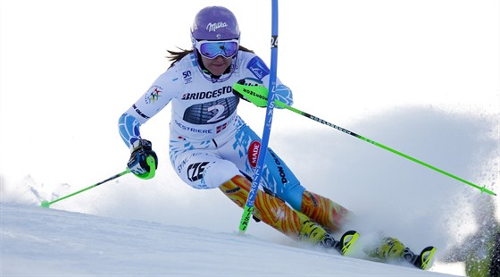 árka Strachová ve slalomu v Sestriere.