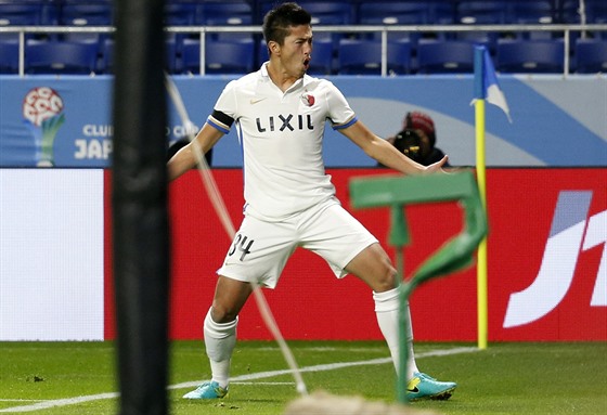 Yuma Suzuki z Kaimy slaví gól v semifinále MS klub.