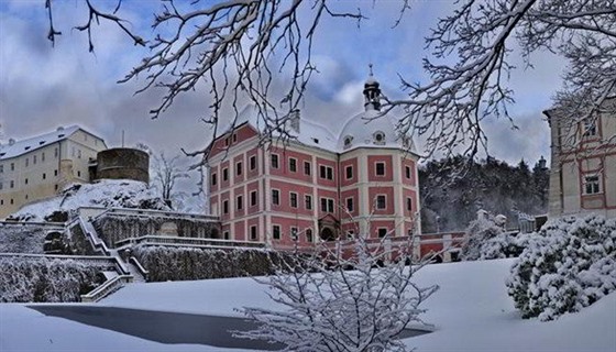 Ve zdech hradu a zámku v Beov nad Teplou se ukrývá zlatem, stíbrem a drahými...