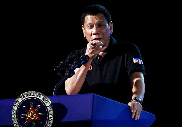 Filipínská policie zatkla exprezidenta Duterteho, vezou ho do Haagu