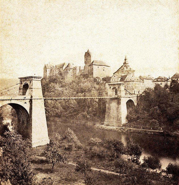 Starý řetězový most v Lokti na snímku z roku 1835