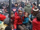 Obyvatelé povstaleckých tvrtí Aleppa ekají na evakuaci (17. prosince 2016)
