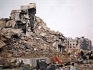 Trosky budov v reimem kontrolovaných tvrtích Aleppa (17. prosince 2016)