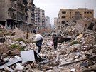 Trosky budov v reimem kontrolovaných tvrtích Aleppa (17. prosince 2016)