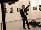 Zábry stelce bhem útoku na ruského velvyslance v Ankae (19. prosince 2016)