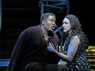 Eric Owens jako Jaufré Rudel and Susanna Phillipsová jako Clémence v opee...