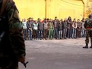 Syrtí vojáci stojí stá u lidí, kteí se chtjí opustit Aleppo (15. prosince...