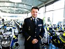 Zástupci policie bhem pebírání 135 nových motocykl BMW v Brn (12. prosince...