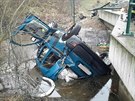 Střet s traktorem u Hrobic na Pardubicku řidič osobního auta nepřežil.