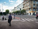 V navrhovaném eení je zastávka tramvaje do centra napojena na pechod pro...