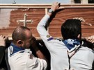 Smuteního obadu za zavradné koptské kesany, kde byly ped oltáem...