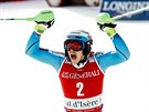 Henrik Kristoffersen slaví triumf ve slalomu ve Val d'Isere.