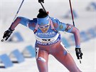 Ruská biatlonistka Tatjána Akimovová projídí vítzn cílem sprintu v Novém...