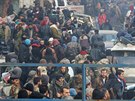 Evakuace lidí z východního Aleppa je pozastavena, na pevoz ekají povstalci i...