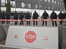 Policie blokuje pístup k budov parlamentu ve Varav (17. prosince 2016).
