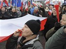Ve Varav protestují tisíce lidí, vadí jim kroky vládní strany Právo a...