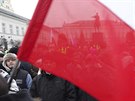 Ped prezidentským palácem ve Varav protestují tisíce lidí, vadí jim kroky...