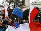 Ped Sejmem ve Varav protestují tisíce lidí, vadí jim kroky vládnoucí strany...