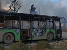 Autobusy, které smovaly do vesnic v syrské provincii Idlib k evakuaci íit,...