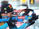 LEKA. Martin Fourcade na stelnici bhem stíhacího závodu v Novém Mst na...