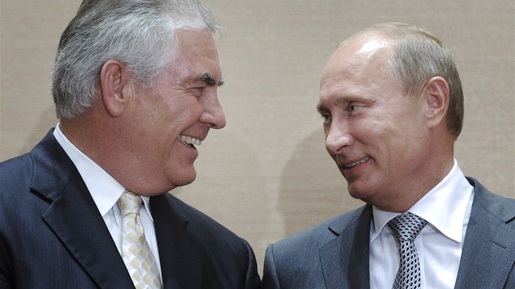 �éf spole�nosti Rex Tillerson a ruský prezident Vladimir Putin p�i setkání v...