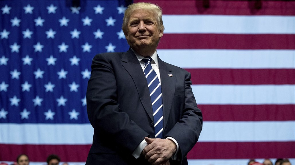 Donald Trump na d�kovném povolebním mítinku v Michiganu (9. prosince 2016)