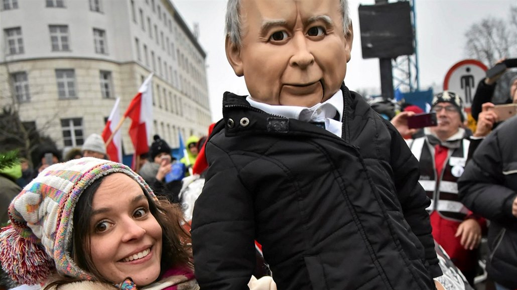 Protesty proti PiS p�ed Sejmem ve Var�av� (18. prosince 2016)