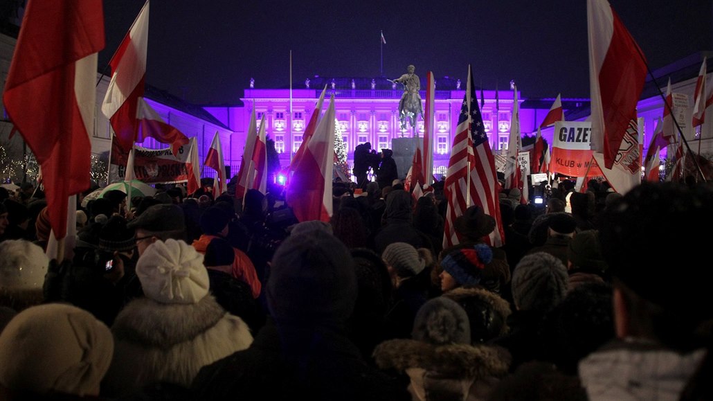 Protivládní demonstrace p�ed sídlem polského prezidenta (18. prosince 2016)