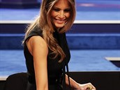 Melania Trumpov na tet prezidentsk debat v overalu s mal u krku od...