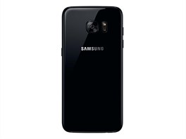 Samsung Galaxy S7 edge má v provedení Black Pearl stejn jako iPhone 7 ve verzi...