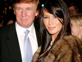 Donald Trump a Melania Knaussová v roce 2003
