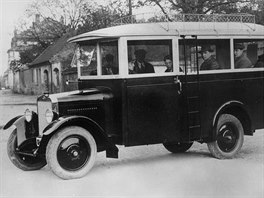 První autobus vyrobený ve firm J. Sodomky v roce 1928 na podvozku koda 125