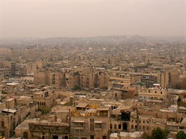 Aleppská citadela díve nabízela výhled na poklidné msto. Snímek je z roku...